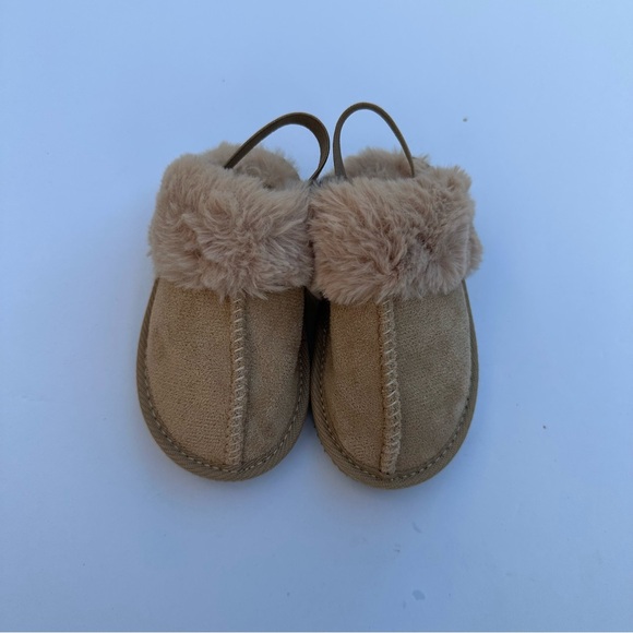 🆕 w/o tags Cozy Tan Baby Booties with Faux Fur - Picture 3 of 5
